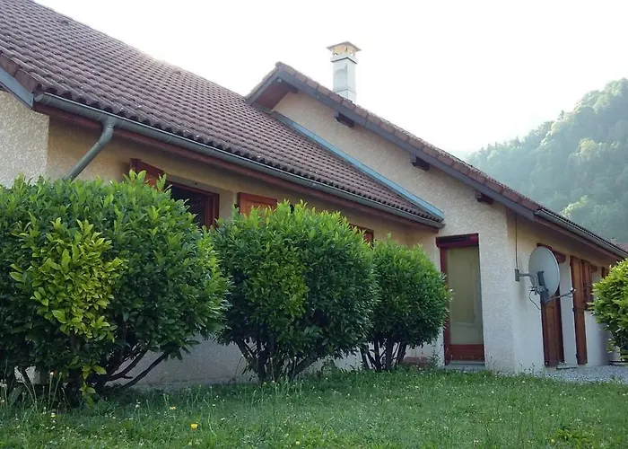 vue sur les montagnes dans maison au calme