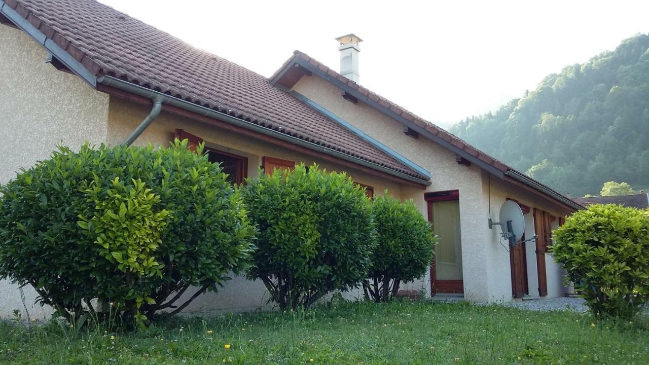 Vue Sur Les Montagnes Dans Maison Au Calme Séjour chez l'habitant