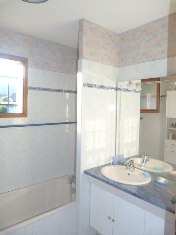 Vue Sur Les Montagnes Dans Maison Au Calme Séjour chez l'habitant *